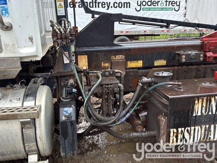 2015-western-star-4700sb-image-13