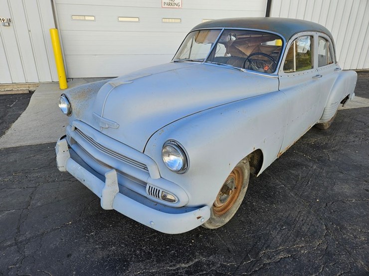 #33-•-1952-chevrolet-styleline-deluxe-sedan-image-9