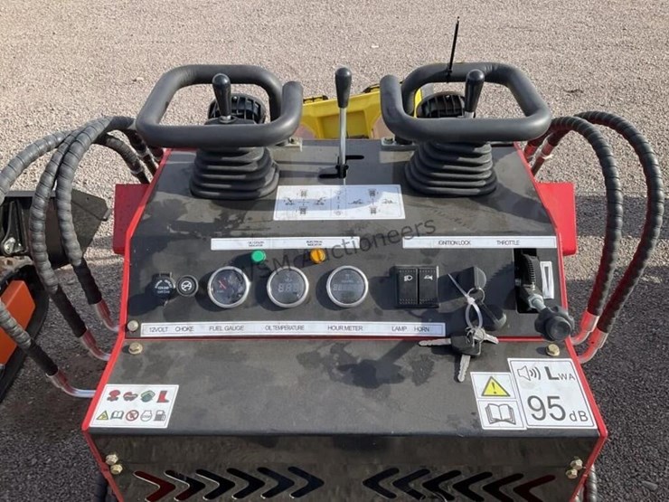 2026-sdl-380r-stand-up-skid-steer-image-7
