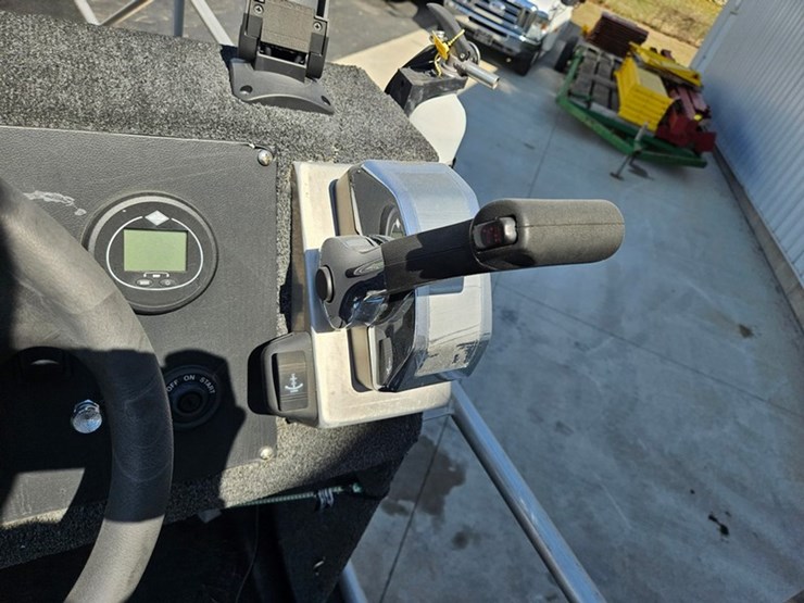 #22-•-clark-19'-flat-bottom-fishing-boat-image-32