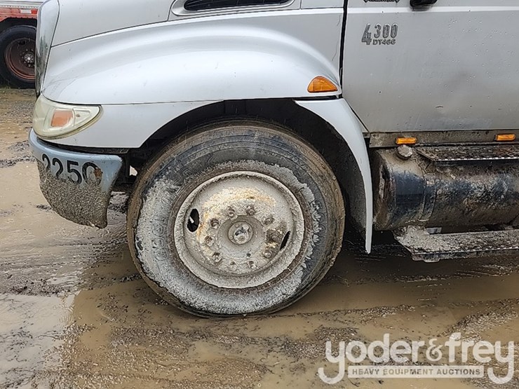 2005-international-durastar-4300-image-9