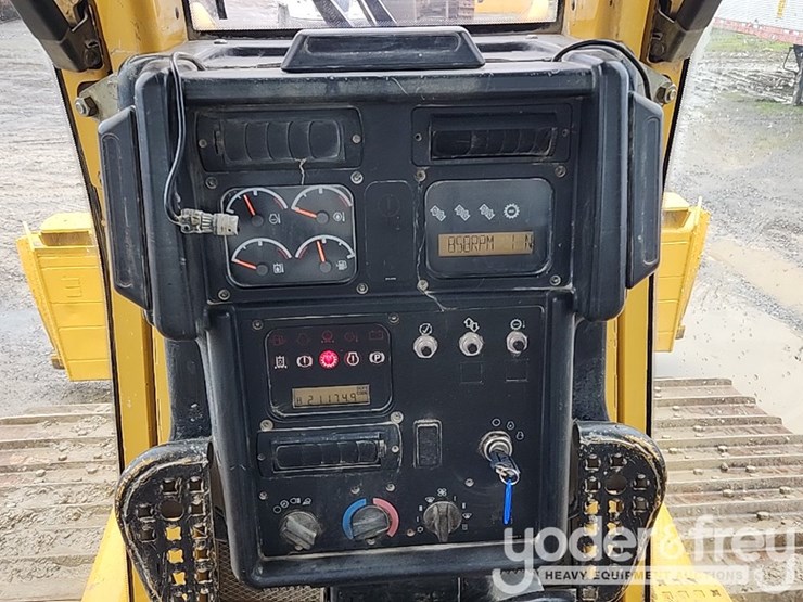 2004-caterpillar-d6n-lgp-image-32