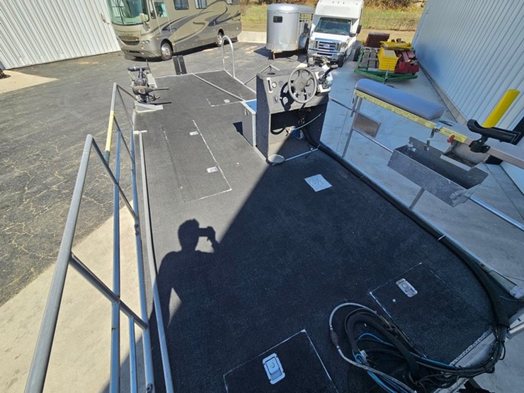 #22-•-clark-19'-flat-bottom-fishing-boat-image-25