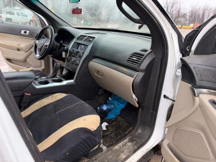 2013-ford-explorer-image-24