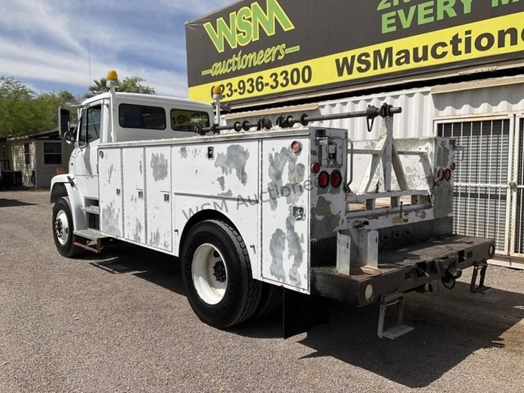 2002-freightliner-fl70-image-7