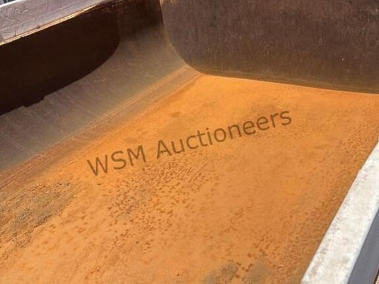 2007-freightliner-m2-106-image-16