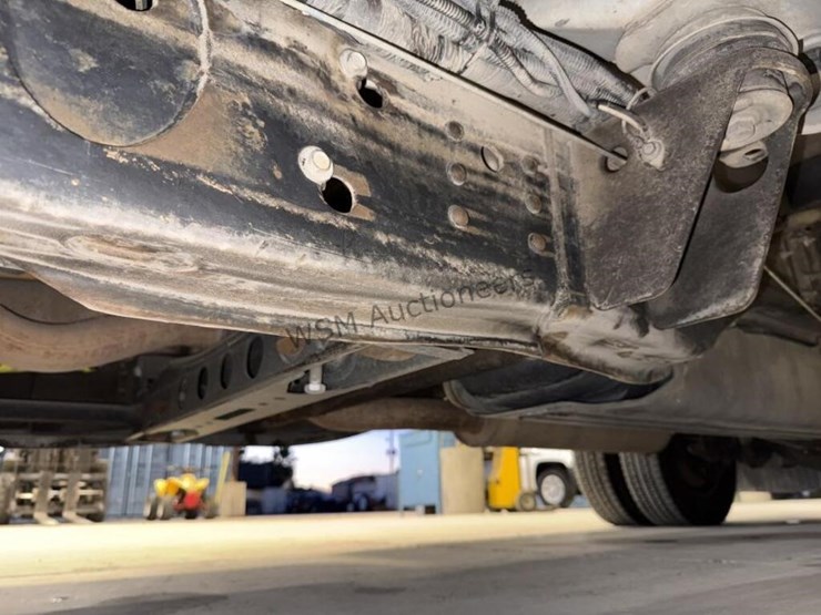 2012-chevrolet-silverado-3500-image-32