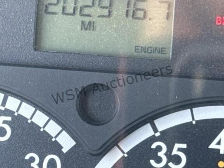 2007-freightliner-m2-106-image-29