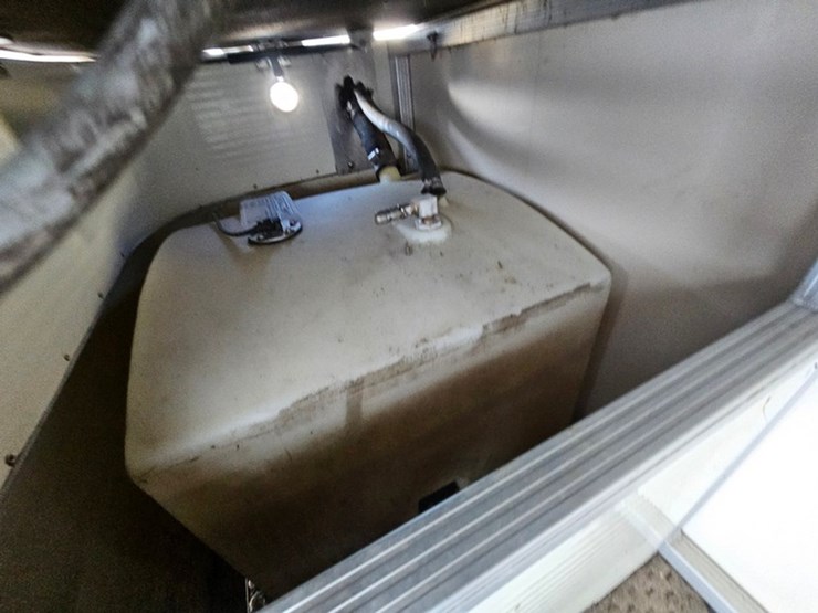 #21-•-bennington-2075rl-20'-pontoon-boat-image-37