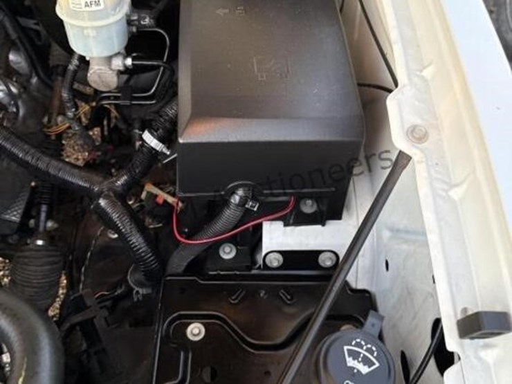 2013-chevrolet-silverado-1500-image-18