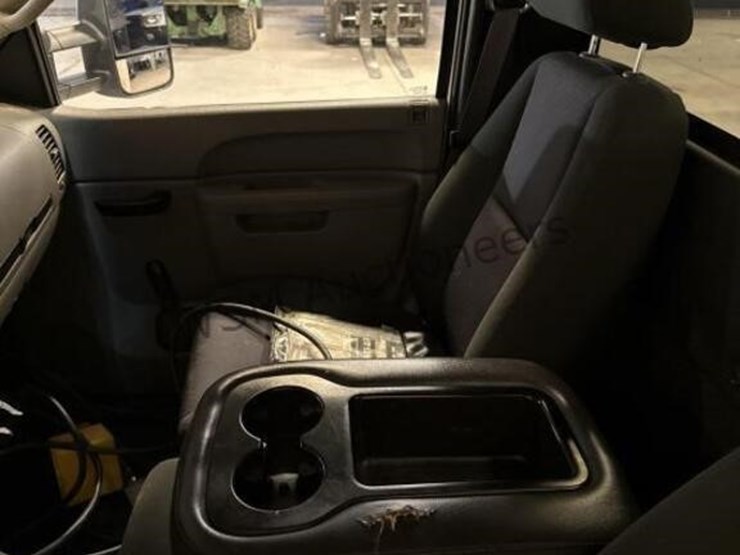 2012-chevrolet-silverado-3500-image-28