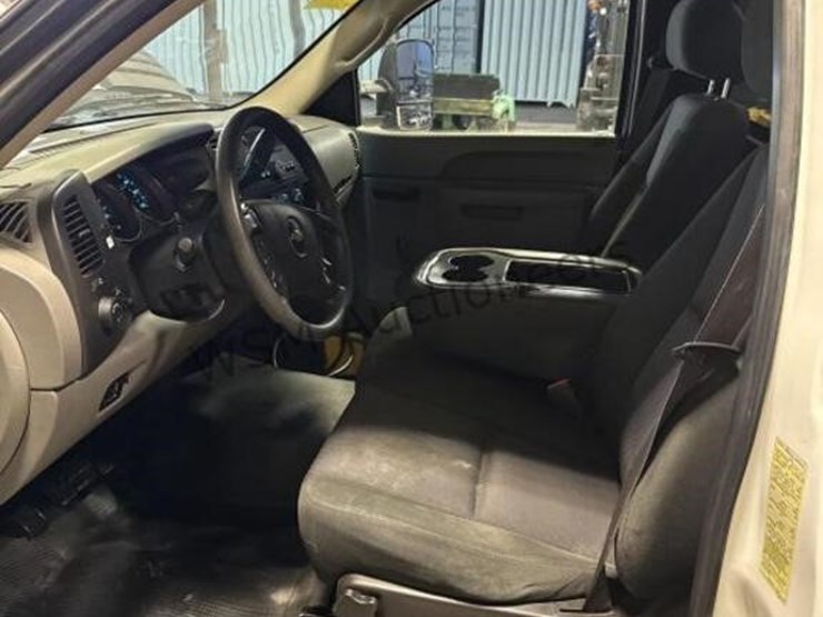 2012-chevrolet-silverado-3500-image-29