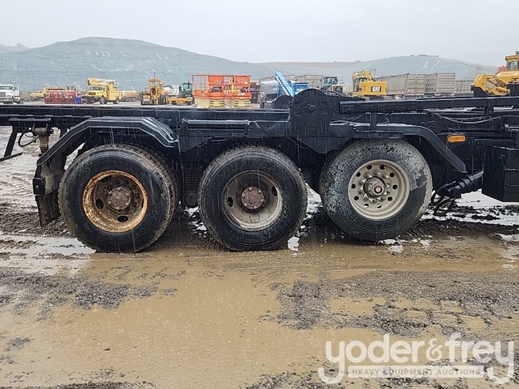 2010-mack-gu713-image-7