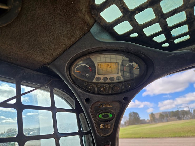 2013-bobcat-s750-image-13
