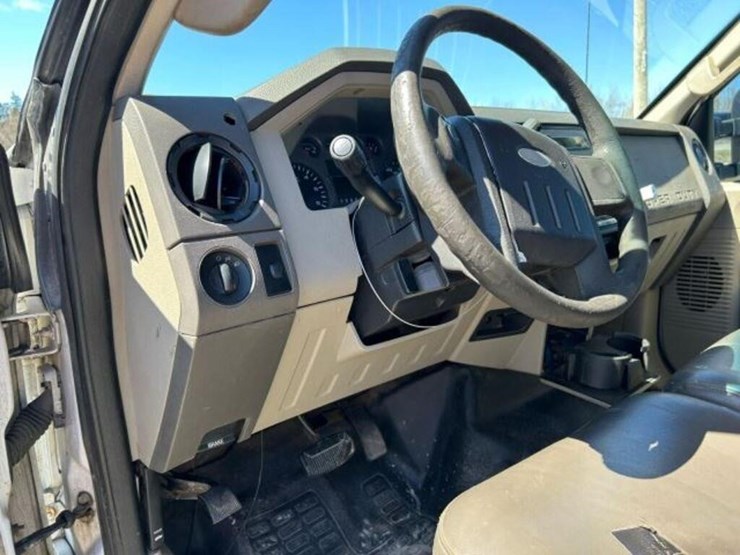 2010-ford-f250-xl-image-16