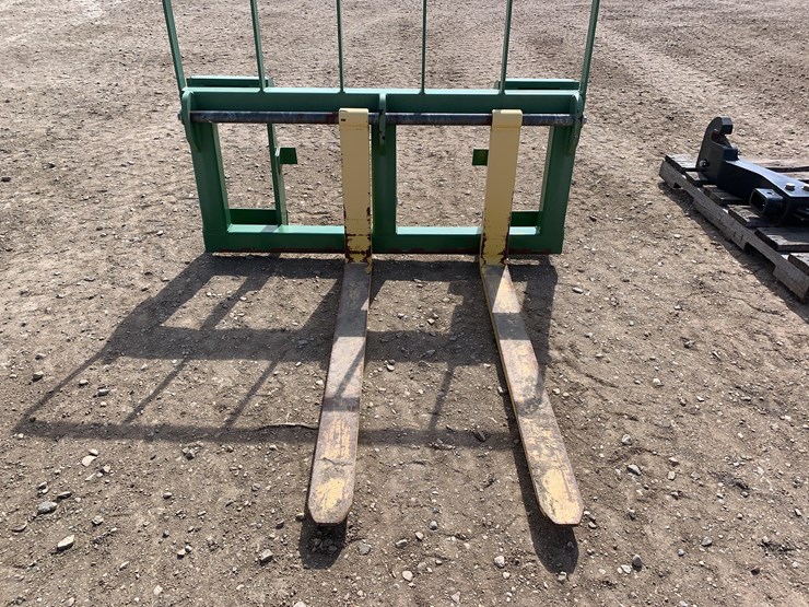 mds-john-deere-pallet-forks-image-2