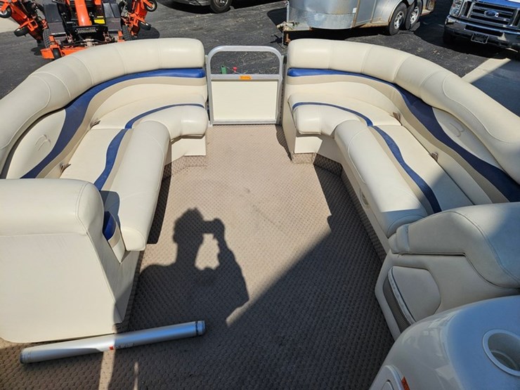 #21-•-bennington-2075rl-20'-pontoon-boat-image-12