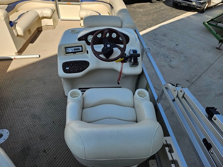 #21-•-bennington-2075rl-20'-pontoon-boat-image-21