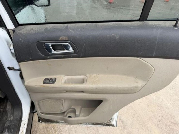 2013-ford-explorer-image-22