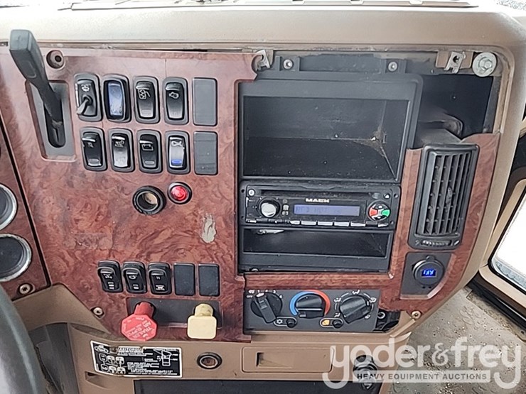 2010-mack-gu713-image-27