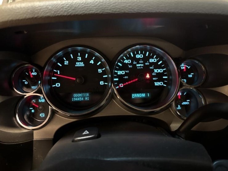 2012-chevrolet-silverado-3500-image-24