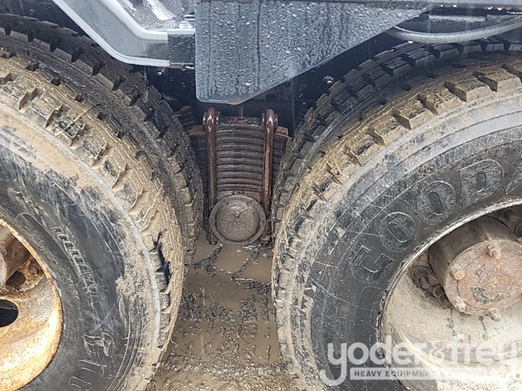 2010-mack-gu713-image-8