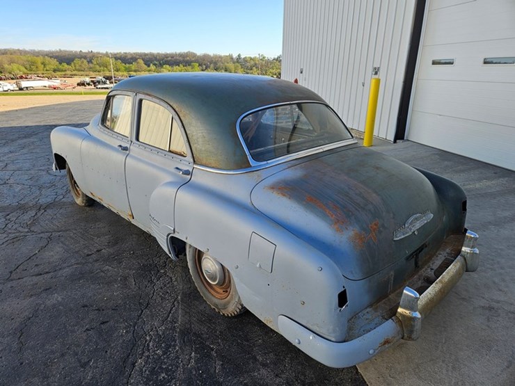 #33-•-1952-chevrolet-styleline-deluxe-sedan-image-35
