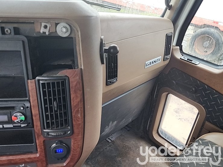 2010-mack-gu713-image-26