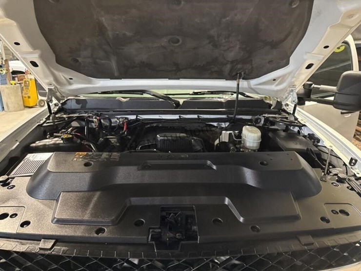 2012-chevrolet-silverado-3500-image-18