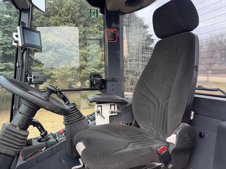 2023-deere-324l-image-13