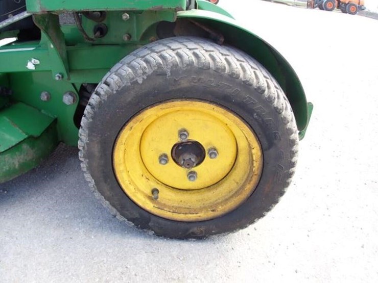john-deere-636m-image-29