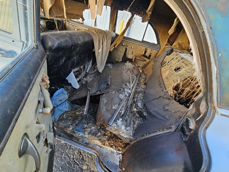 #33-•-1952-chevrolet-styleline-deluxe-sedan-image-34