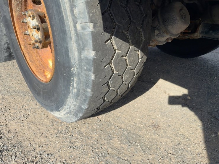 2013-international-7300-image-9