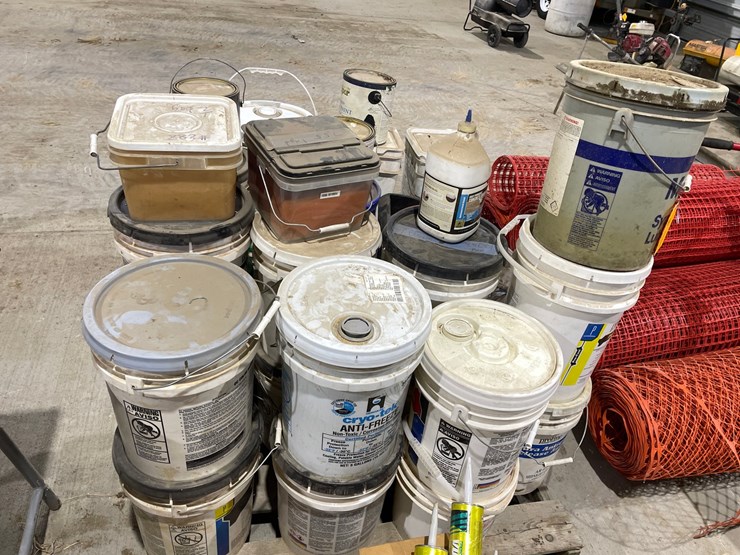 #5041-•-pallet-of-various-concrete-sealers-and-stains-image-3