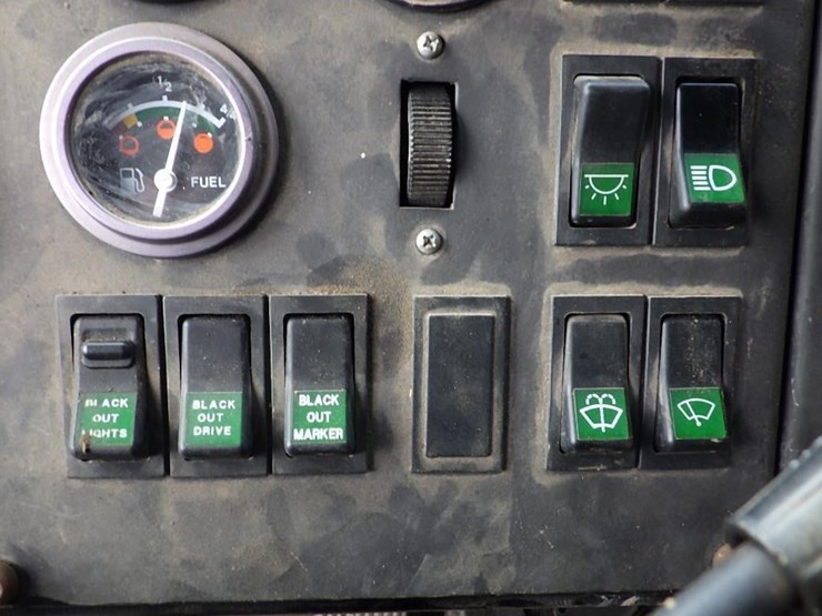 2002-oshkosh-m1070-image-56