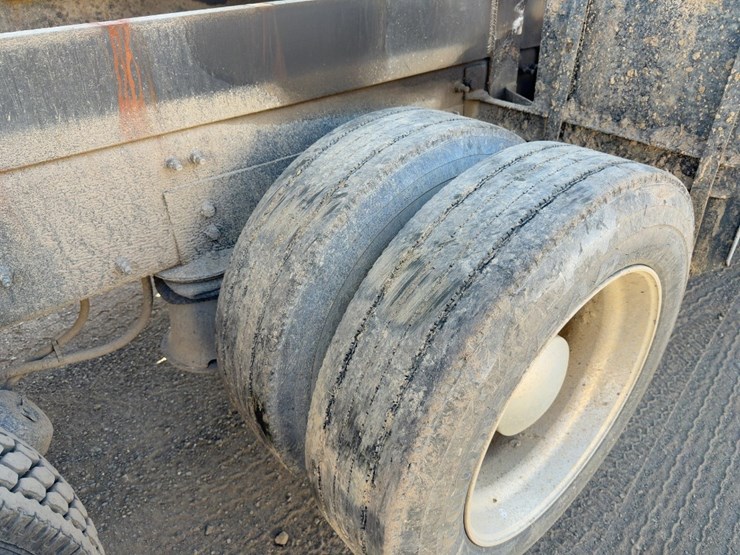 2010-mack-granite-gu713-image-22