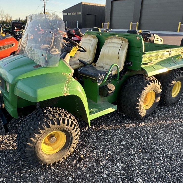 JOHN DEERE GATOR