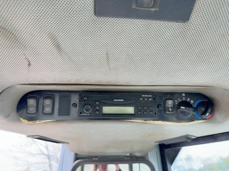 2002-deere-700h-xlt-image-31