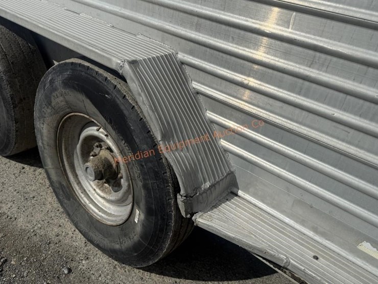 1996-featherlite-8120-image-10