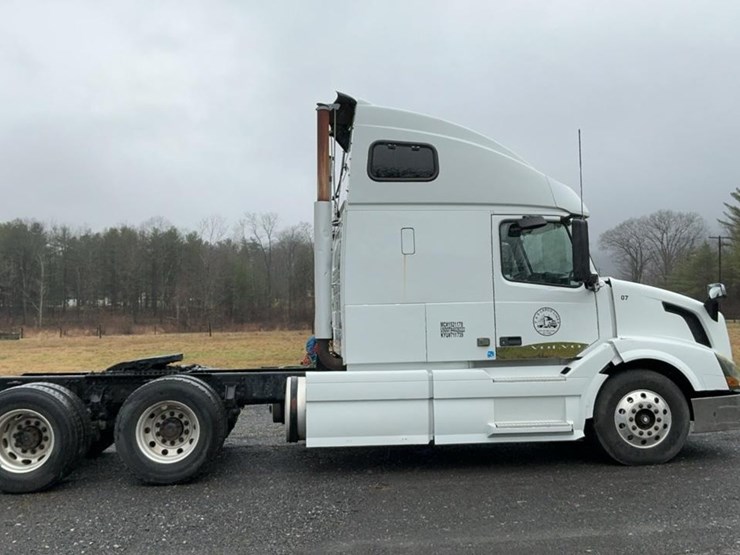 #137-•-2009-volvo-isx-semi-truck-image-6