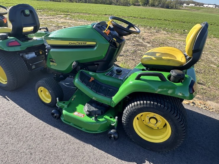 2024-john-deere-x570-image-2