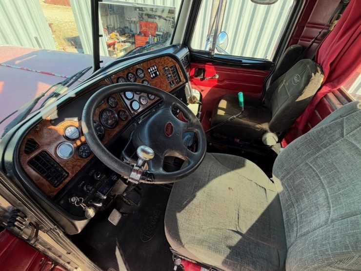 2002-peterbilt-357-image-8
