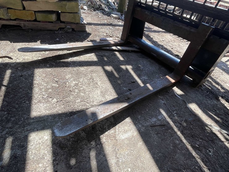 #7395-•-cat-pallet-forks-image-3