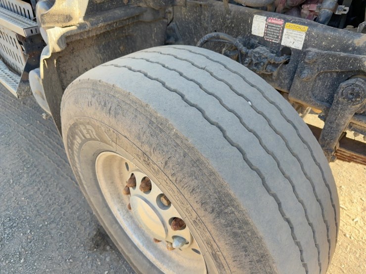 2010-mack-granite-gu713-image-12