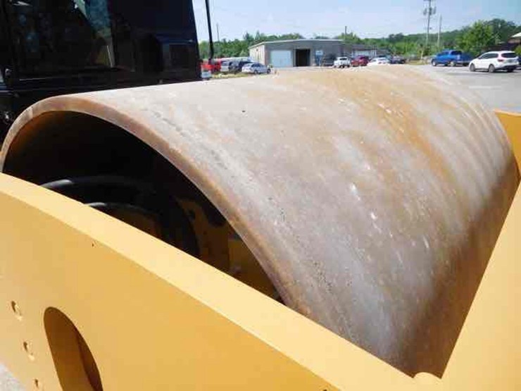 2011-caterpillar-cs74-image-8