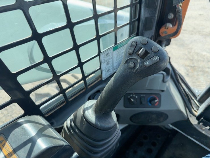 2017-bobcat-s650-image-19