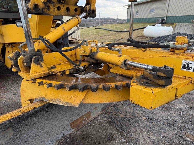 2005-volvo-g710b-image-16