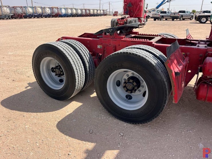 2011-kenworth-t800-image-3