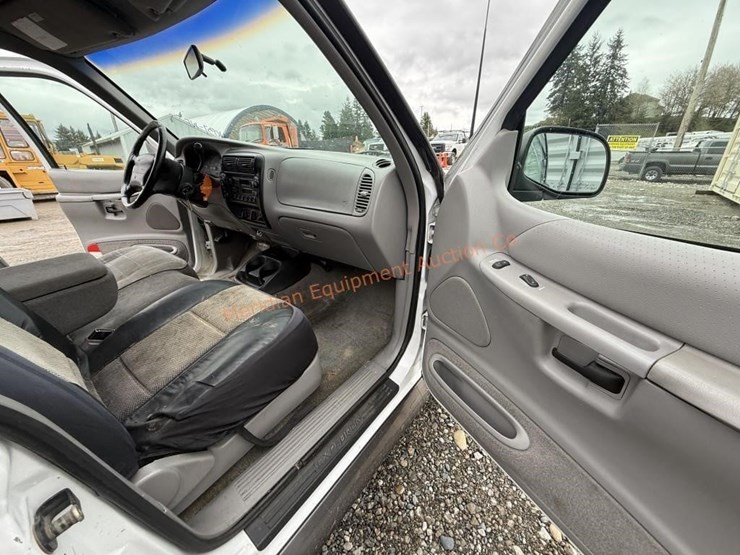 1995-ford-explorer-xlt-image-31