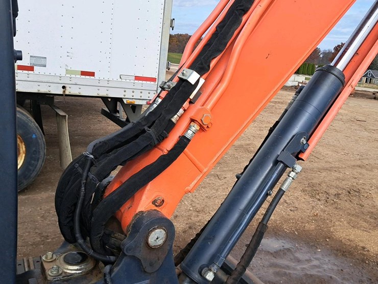 2016-kubota-kx057-4-image-36